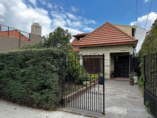 Venta Casa 4 Amb Con Jardin Al Frente Martinez