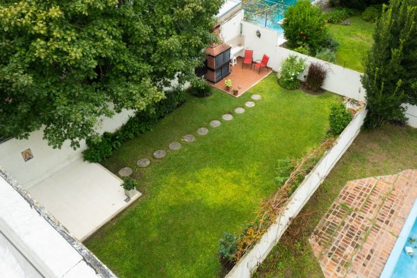 Apartment/PH, 3 rooms with garden and grill.