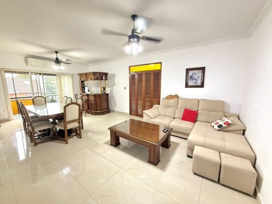 FOR SALE Apartment 4 rooms with balcony in Florida