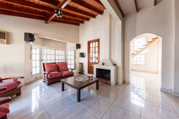 House for Sale, 5 rooms + Apartment in Villa Martelli