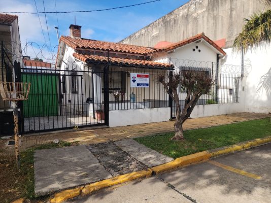 Venta Casa 3 Ambientes Con Cochera Beccar