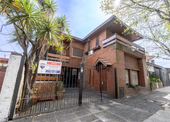 House for Sale in Victoria, 400 m² with Garden/Pool