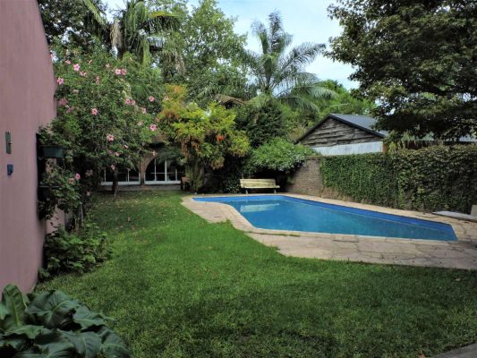 Casa 4 dorm + dep + Playroom+ jardin+ Pileta