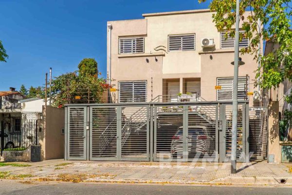 Sale of Ph in Olivos, 4 rooms with garage and garden