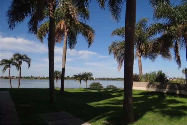 Rent in Vila Vela: 2-room furnished with garden