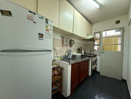 Sale of 3-room bright apartment with balcony, Vía López