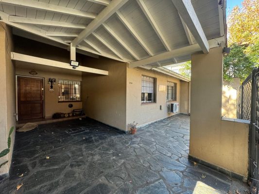 Incredible 5-Room House with Pool