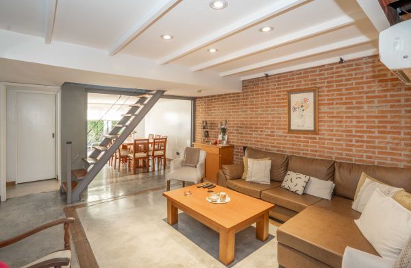 House for Sale 5 rooms with patio and garage - Olivos