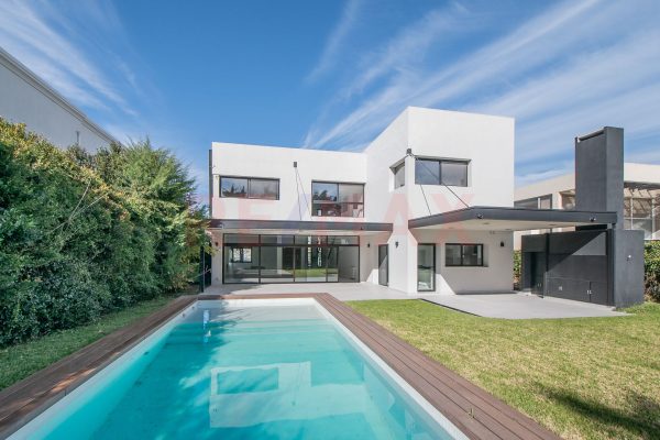 VENTA CASA PREMIUM c/pileta en Villa Pacheco