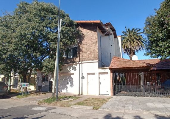Apartment, 5 rooms with garage, Carapachay