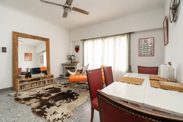 House for sale in Florida. One story, ideal for renovation.