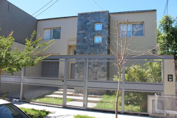 Venta Casa 5 ambientes con patio y pileta MARTINEZ