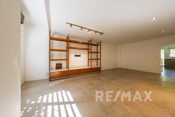 Sale of Ph in Olivos – 4 Rooms, Garage and Garden