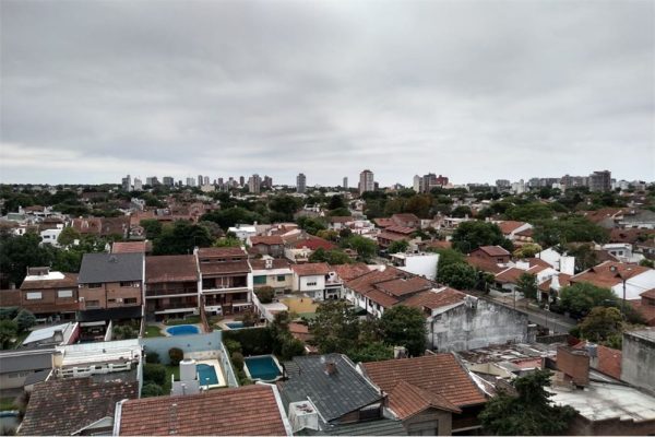 2-room front-facing apartment with open view