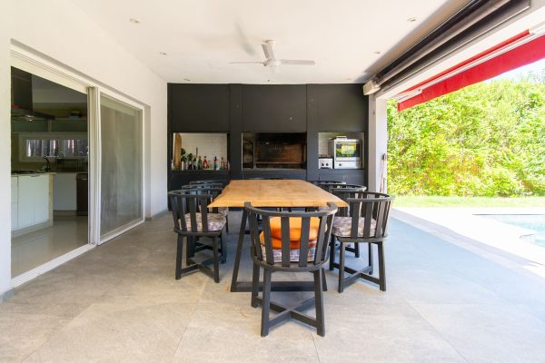 Casa 5 Dormitorios Galeria Jardin Pileta Mucha Luz