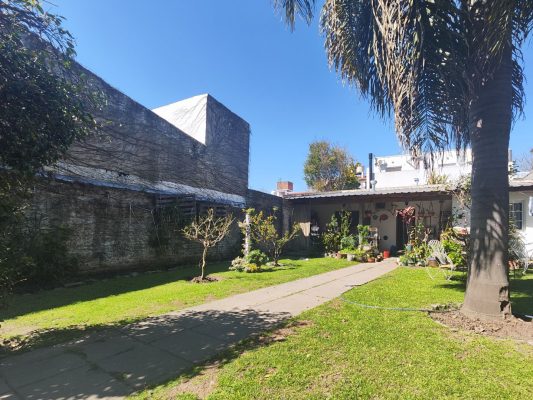 House for Sale 8 Rooms with Barbecue and Parking, Olivos