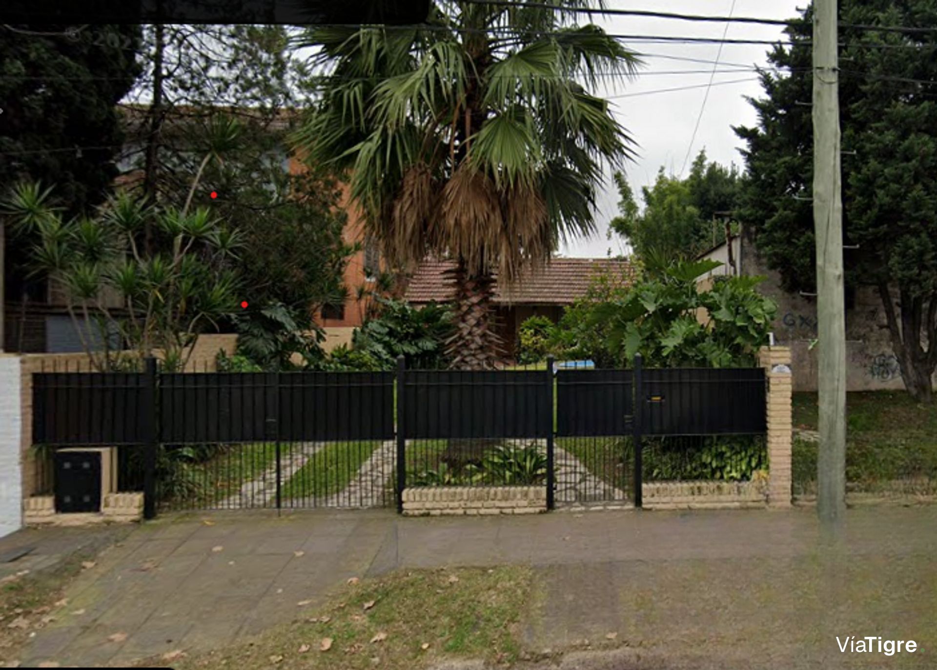 House for Recycle on Colectora San Isidro