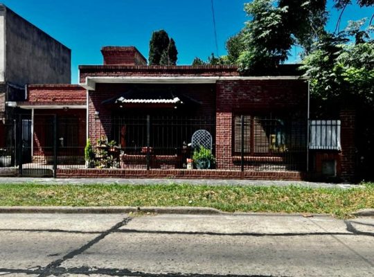 Lote Terreno En Venta En Boulogne Con Vivienda