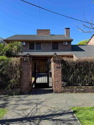 Venta Casa 3 Amb Parque Y Pileta En Benavidez.