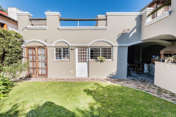 House for Sale 4 rooms – Victoria with garden and pool