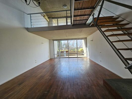 Sale Victoria 2 rooms Garage Bright Balcony
