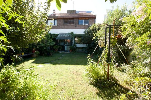 House for Sale 8 Rooms with Garden Villa Martelli Vía López