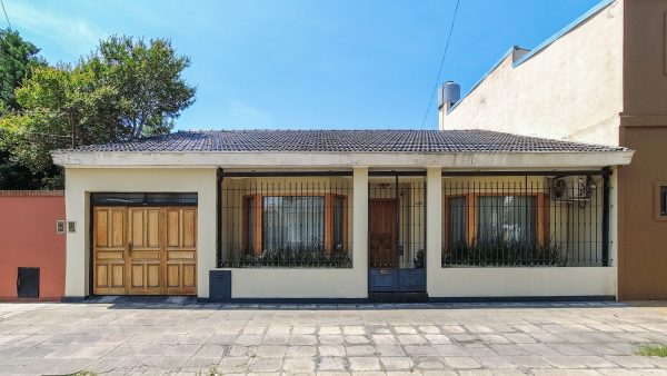 House / Shed and Offices for Sale, Impeccable! Fully Lit