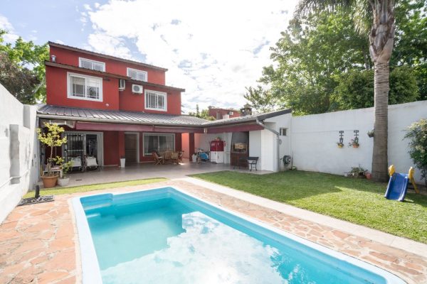 Casa En Venta Con Pileta Mas Departamento Beccar