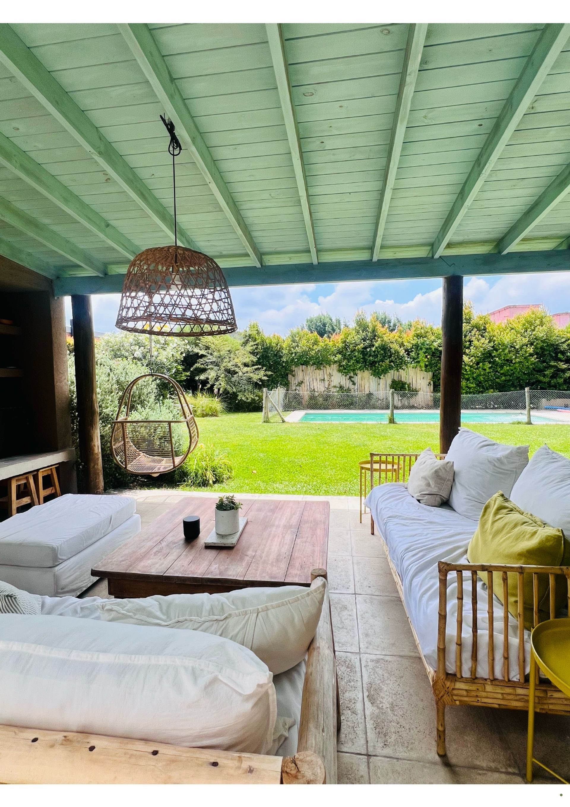 Febrero y Carnaval – jardín y pileta en La Comarca