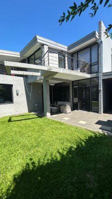 Modern house in Los Aromos neighborhood