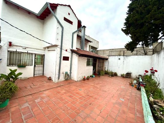 4-room Apartment for Sale with Large Patio, No Expenses, Olivos