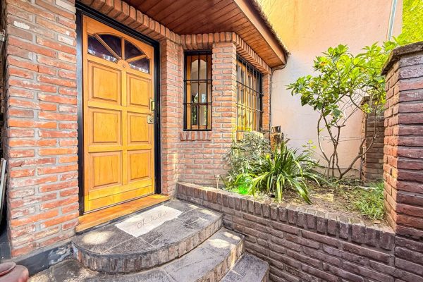 4-room duplex for sale in Victoria with garage