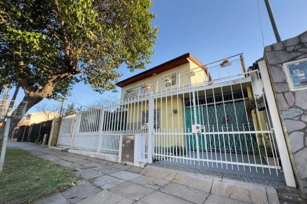 Venta Casa Multifamiliar 4 Amb Jardin Cochera