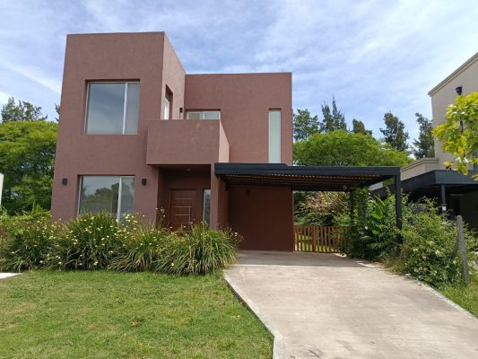 Casa 5 Amb. En Alquiler En Benavidez Con Pileta