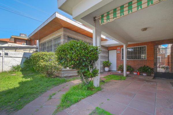 Multifamily house for sale in Olivos