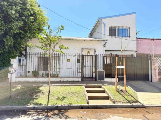 Venta Casa De 4 Amb Con Jardin Cochera En Martinez