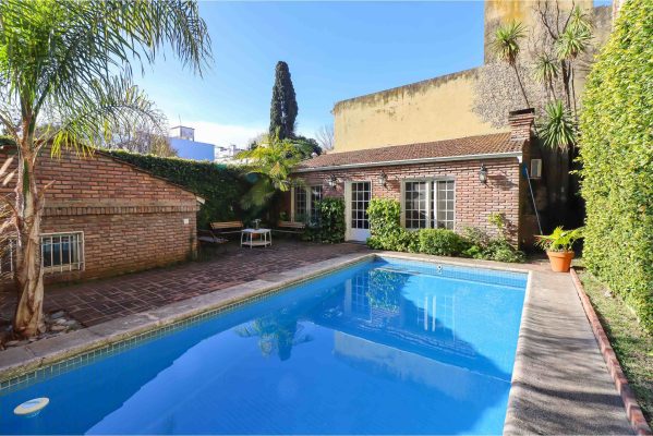 House with Garden, Pool, Qcho. Garage Sale Opportunity