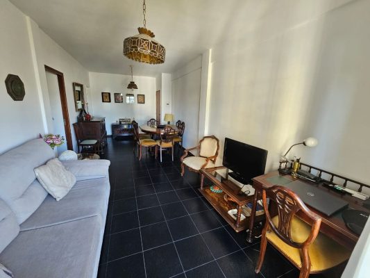 Sale: 4-room apartment with balcony. Seller Lopez