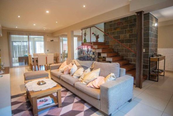 Sale House 4 Rooms in Olivos with Pool and Quincho