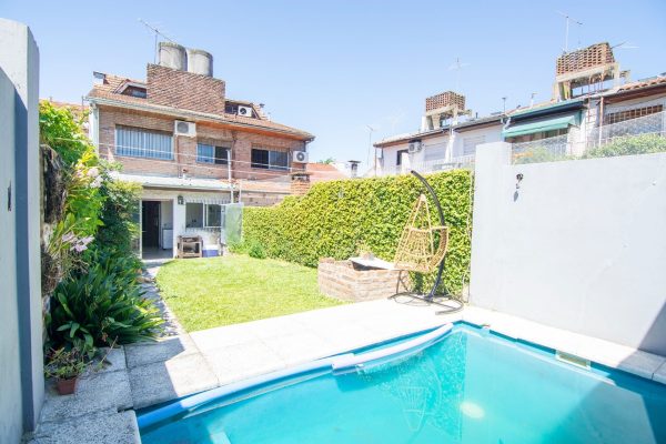 Duplex House for Sale – 5 Rooms with Pool – Olivos