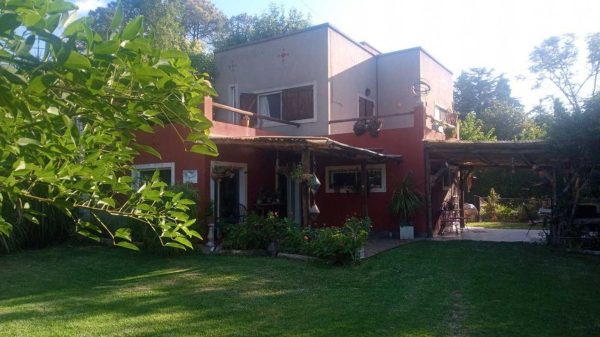 House with pool, short-term rental, Benavidez