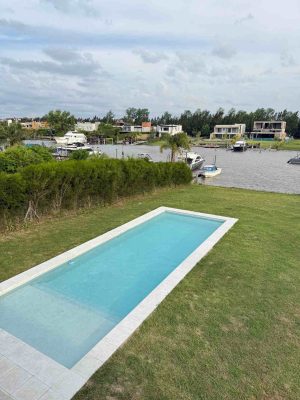 Casa en Venta al rio en Barrio Náutico San Juan