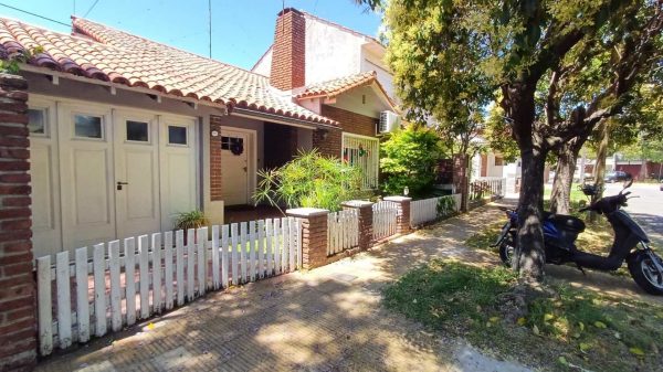 4-room house for sale. Florida with garden/carport