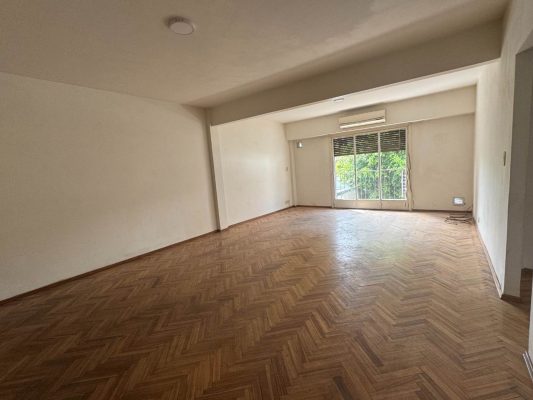 For Sale: 3-room apartment with balcony, excellent location