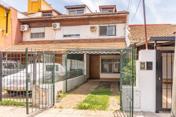 Triplex for Sale with Garden and Garage in Olivos