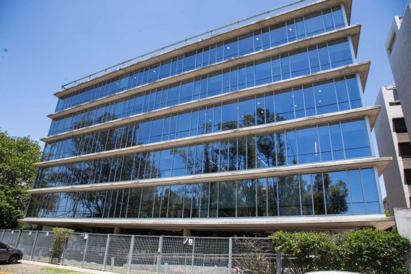 OFICINAS 450 m2 PLANTA LIBRE en OLIVO, 8 cocheras