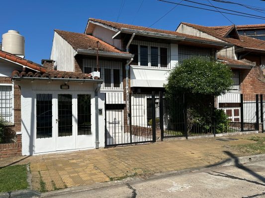 Duplex 5 rooms for rent in Martinez with garden