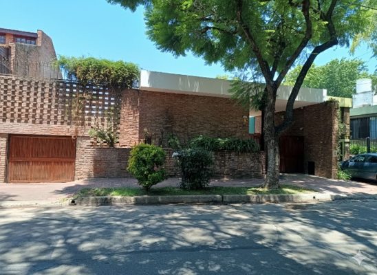 House - 4 rooms - For rent - Beccar - Garden