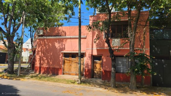 House for Sale 5 Rooms with Terrace in Olivos