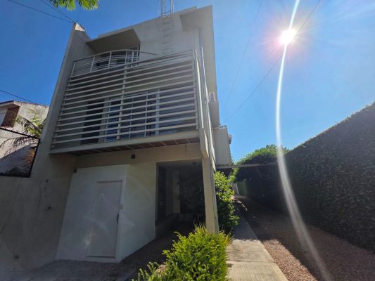 Triplex Apartment for Sale – 3 rooms, garage, patio – Olivos